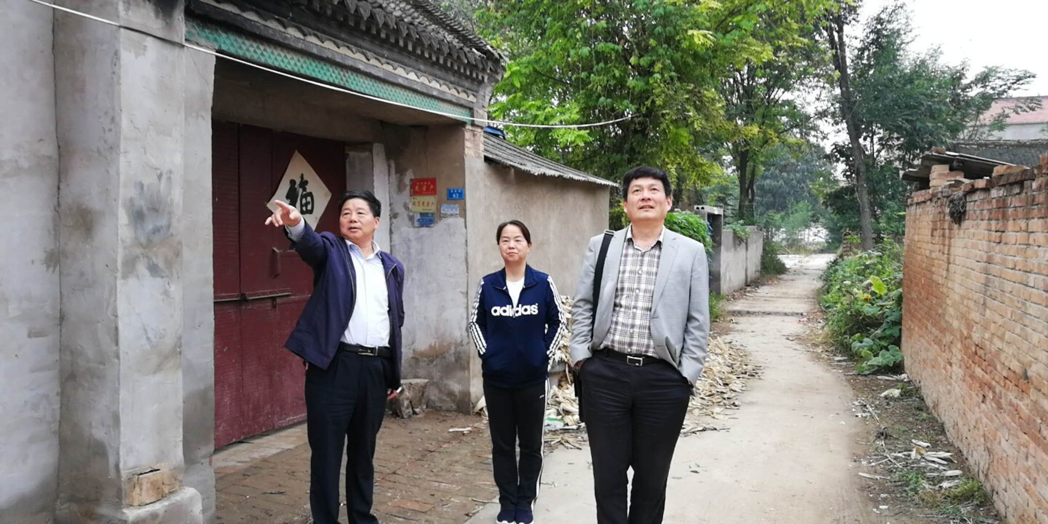 体育学院领导到肖庄村慰问帮扶户